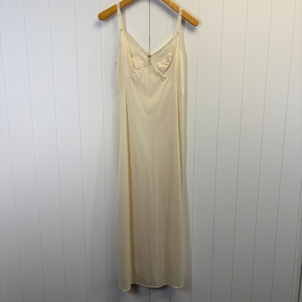 Vintage Olga 60s Regency Classic Lingerie Full Slip Dress Women Size M Coquette